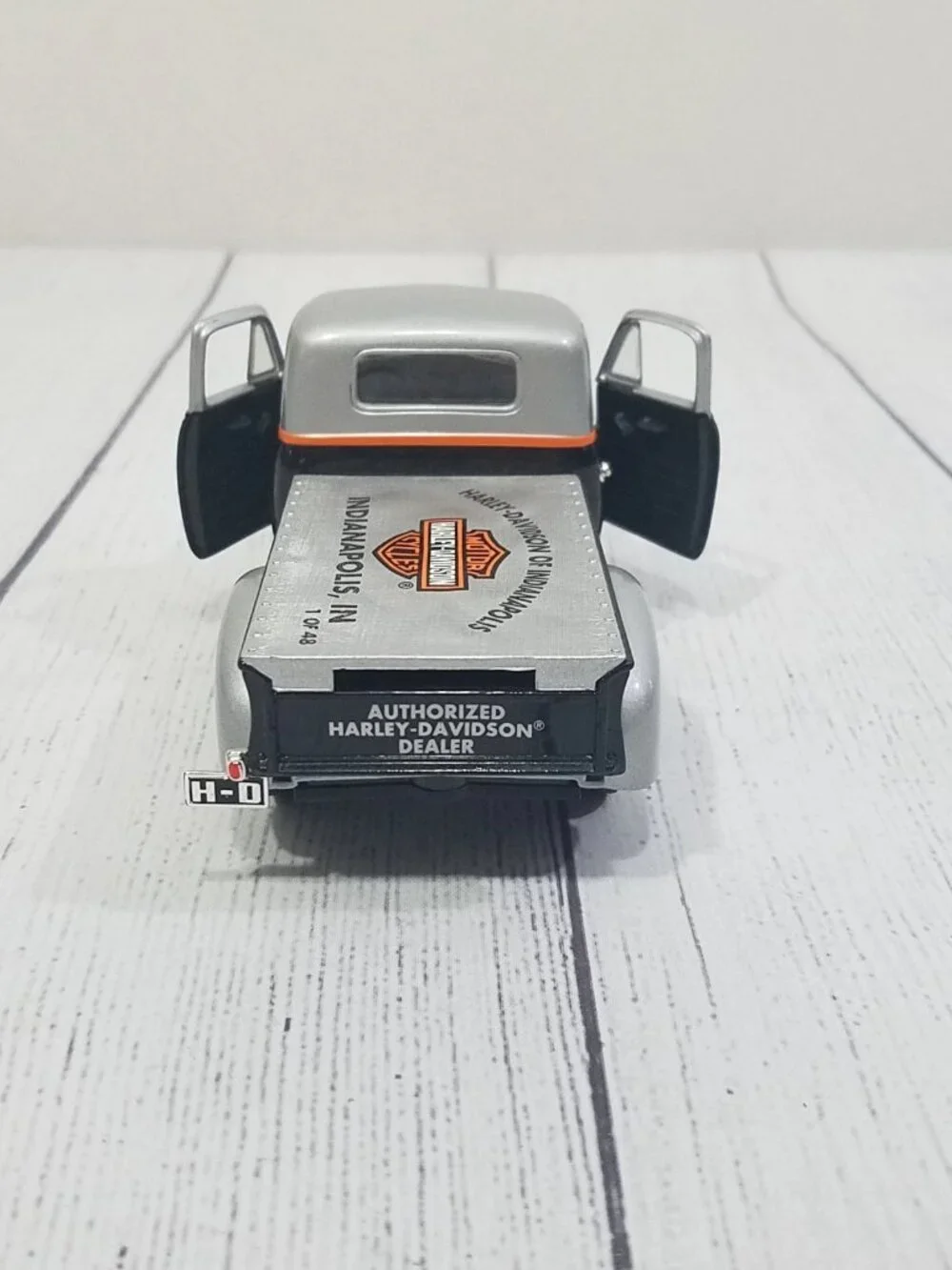 Harley-Davidson Diecast Liberty Classics 1952 Chevy Truck 1:25 Indianapolis